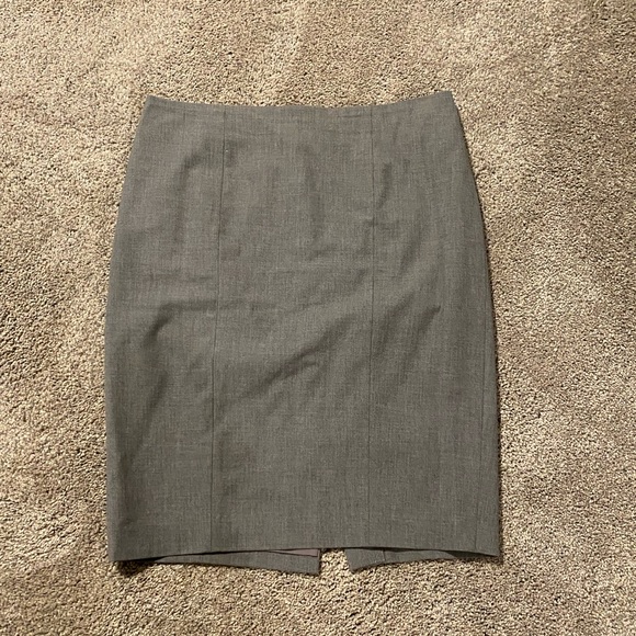 💜 Ann Taylor Petite Gray Pencil Skirt with Slit in Back - Picture 1 of 4
